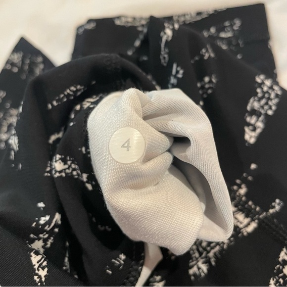 Lululemon Wunder Under Crop High Rise Leggings in Graf Black White 4 W6ABHS - Picture 6 of 9